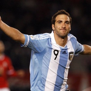 爱游戏娱乐-青少足球裁判“网络直播评审”新模式在多地试点，青少年足球比赛直播