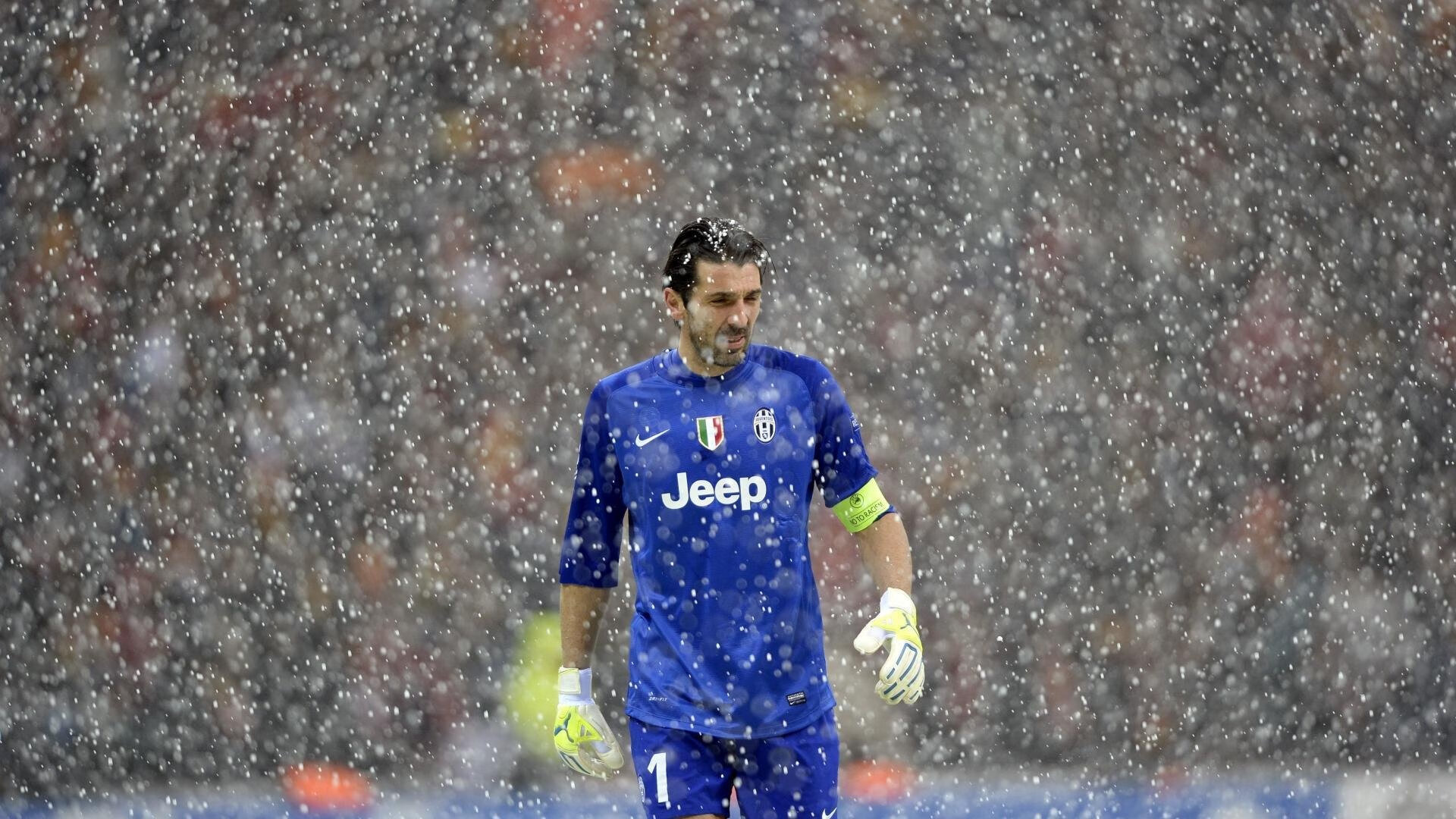 “极速追逐”——现场实时追踪比赛动态，极速追逃